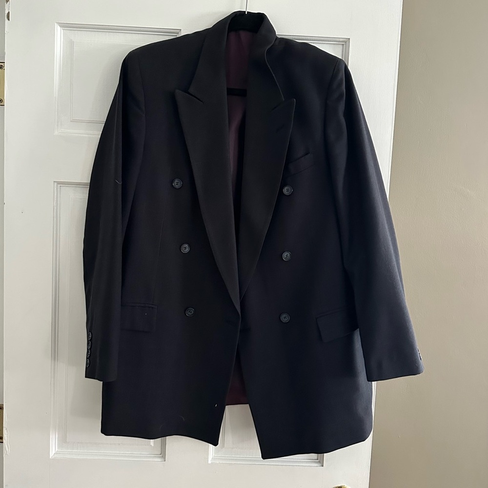Gianfranco Ruffini black suit
Double-breasted design blazer and pants